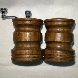 Vintage Olde Thompson Walnut Salt Shaker Pepper Grinder Mill Stainless 3.5" tall